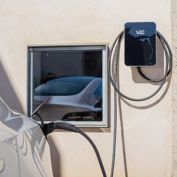 V2C Trydan 22kW şarj cihazı ön görünüm — Type 2 akıllı EV şarj Türkiye